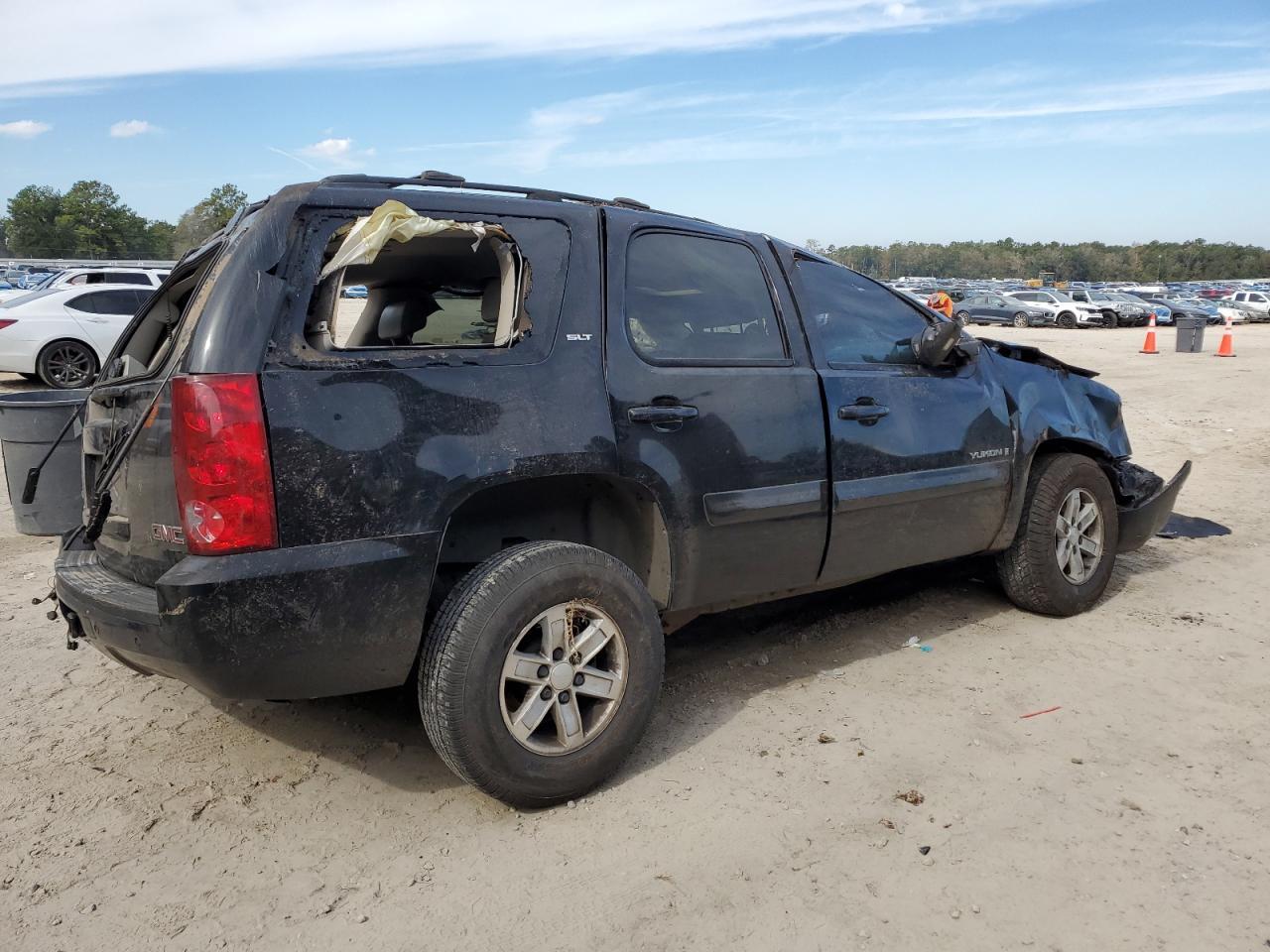 2007 GMC Yukon - Image 3