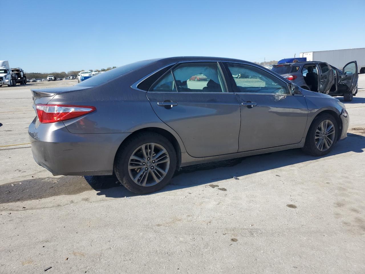 2016 Toyota Camry Le - Image 3