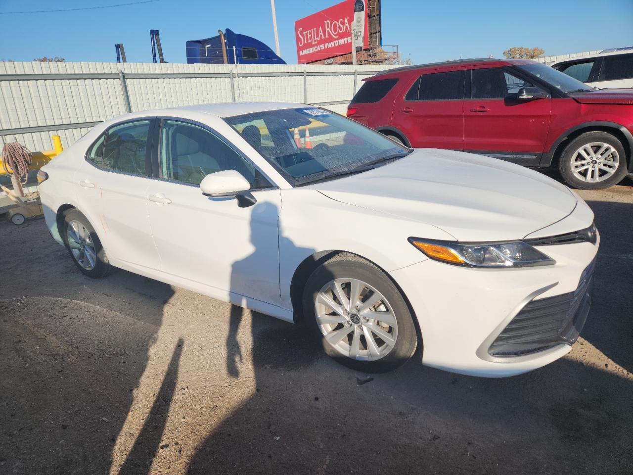 2023 Toyota Camry Le - Фото 4