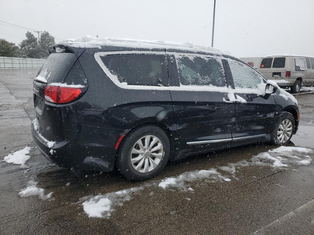 2018 Chrysler Pacifica Touring L - Фото 3