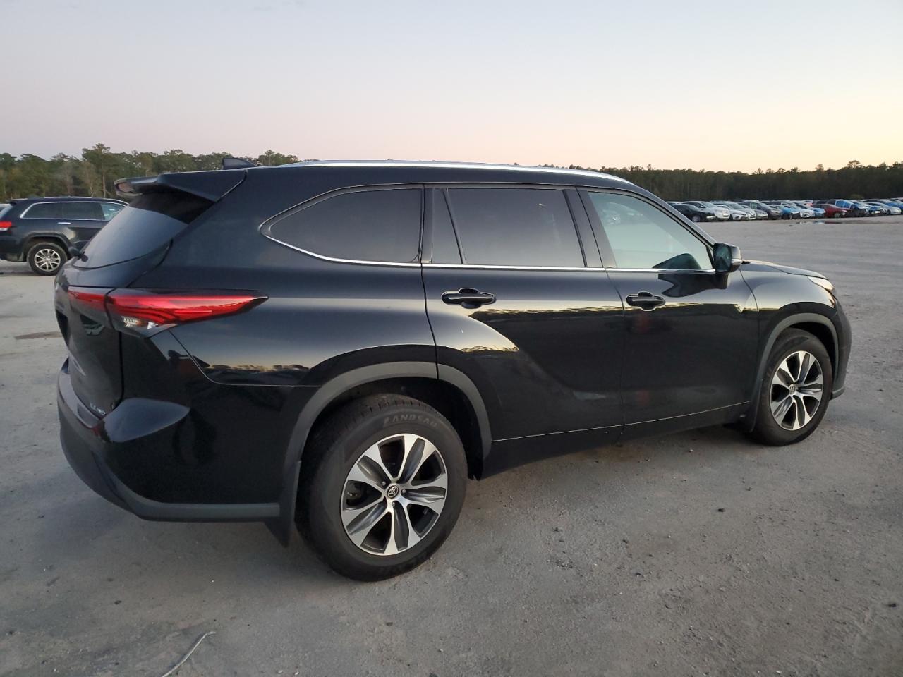 2020 Toyota Highlander Xle - Image 3