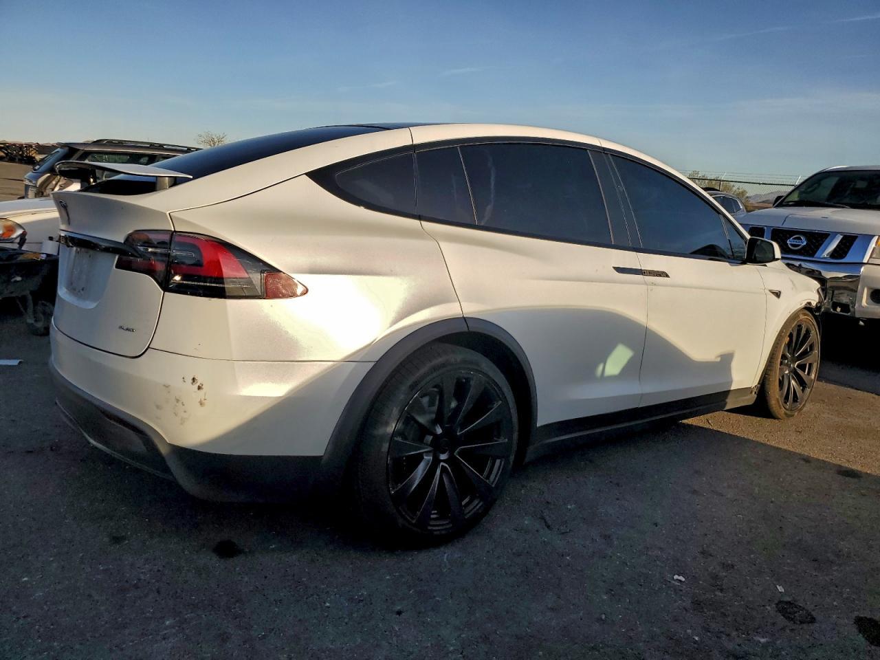 2022 Tesla Model X - Фото 3