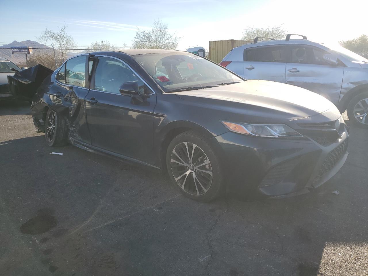 2019 Toyota Camry Se - Фото 4