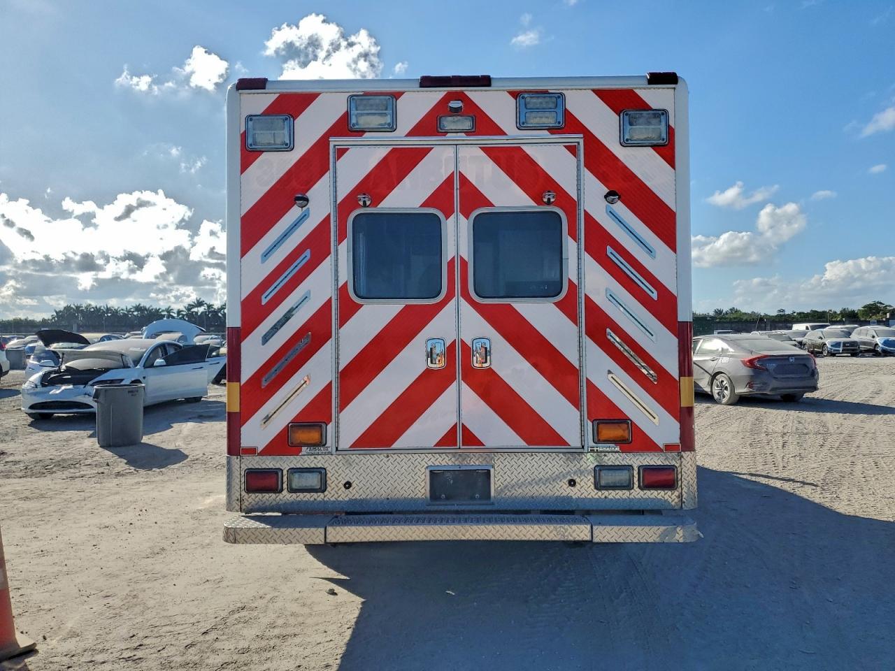 2015 Ram 5500 Ambulance - Фото 6