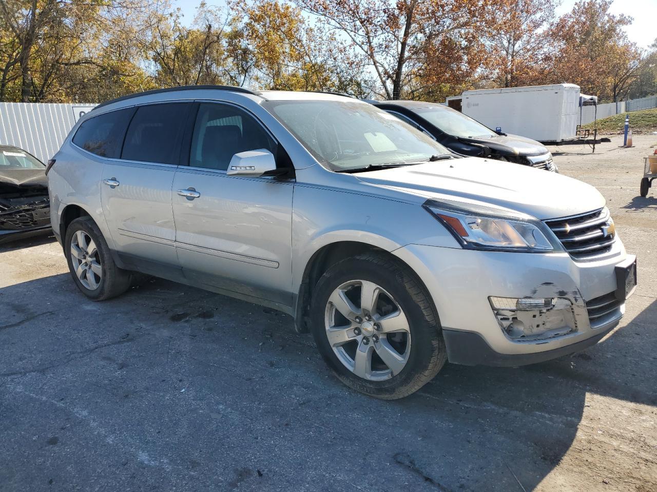 2017 Chevrolet Traverse Premier - Image 4