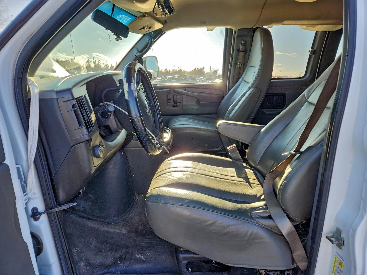 2015 Chevrolet Express - Image 7