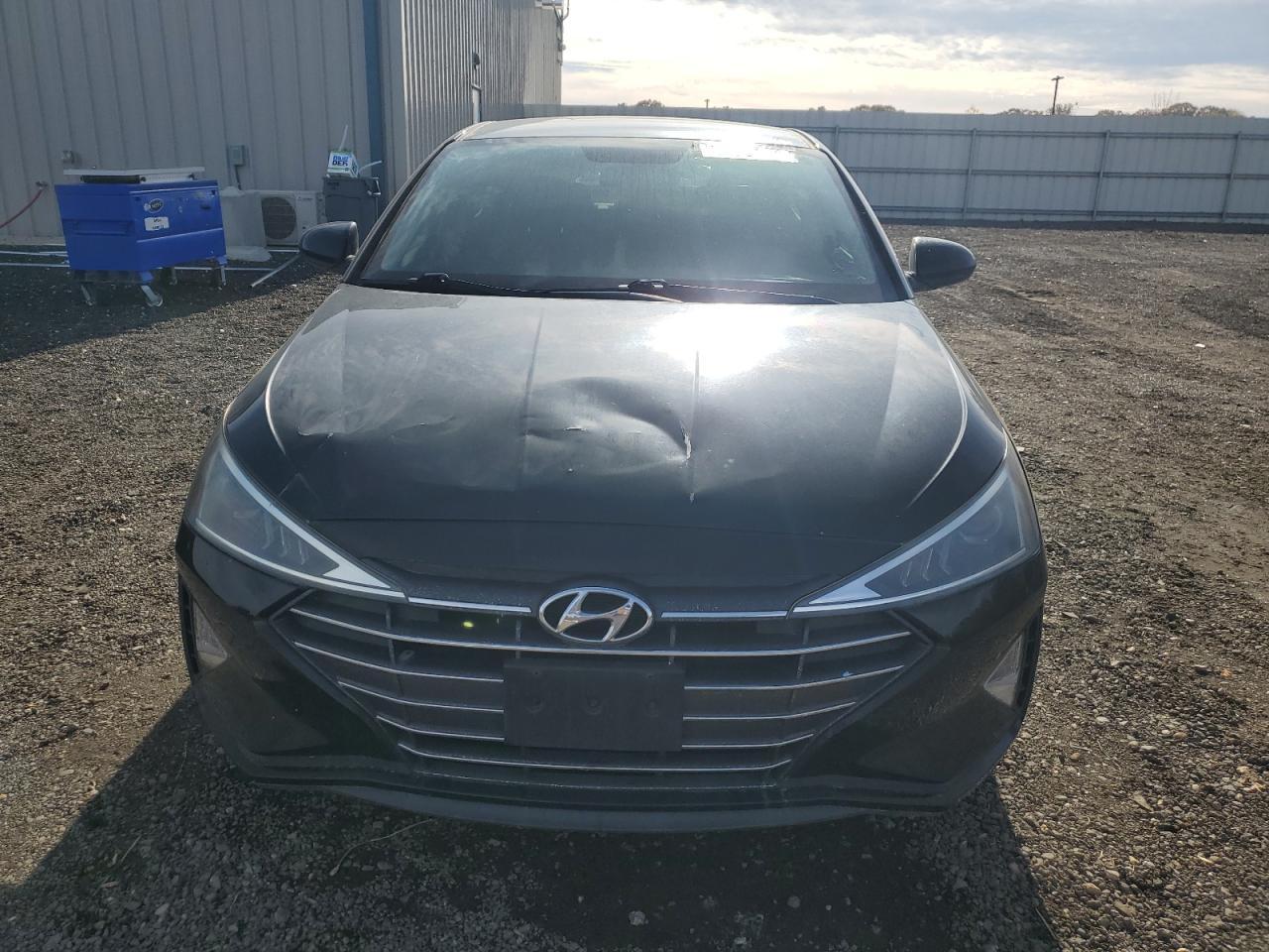 2019 Hyundai Elantra Se - Image 5