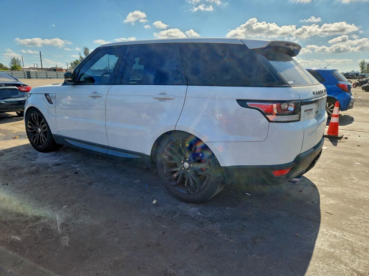 2014 Land Rover Range Rover Sport Hse - Image 2