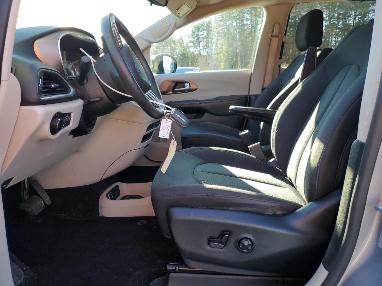 2017 Chrysler Pacifica Lx - Image 7
