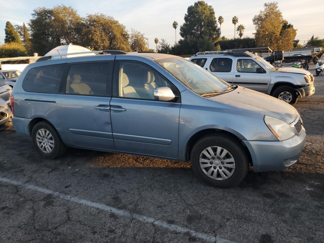 2012 Kia Sedona Lx - Фото 4