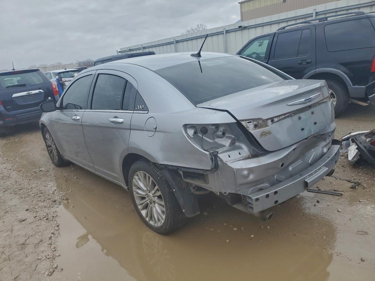 2013 Chrysler 200 Limited - Фото 2