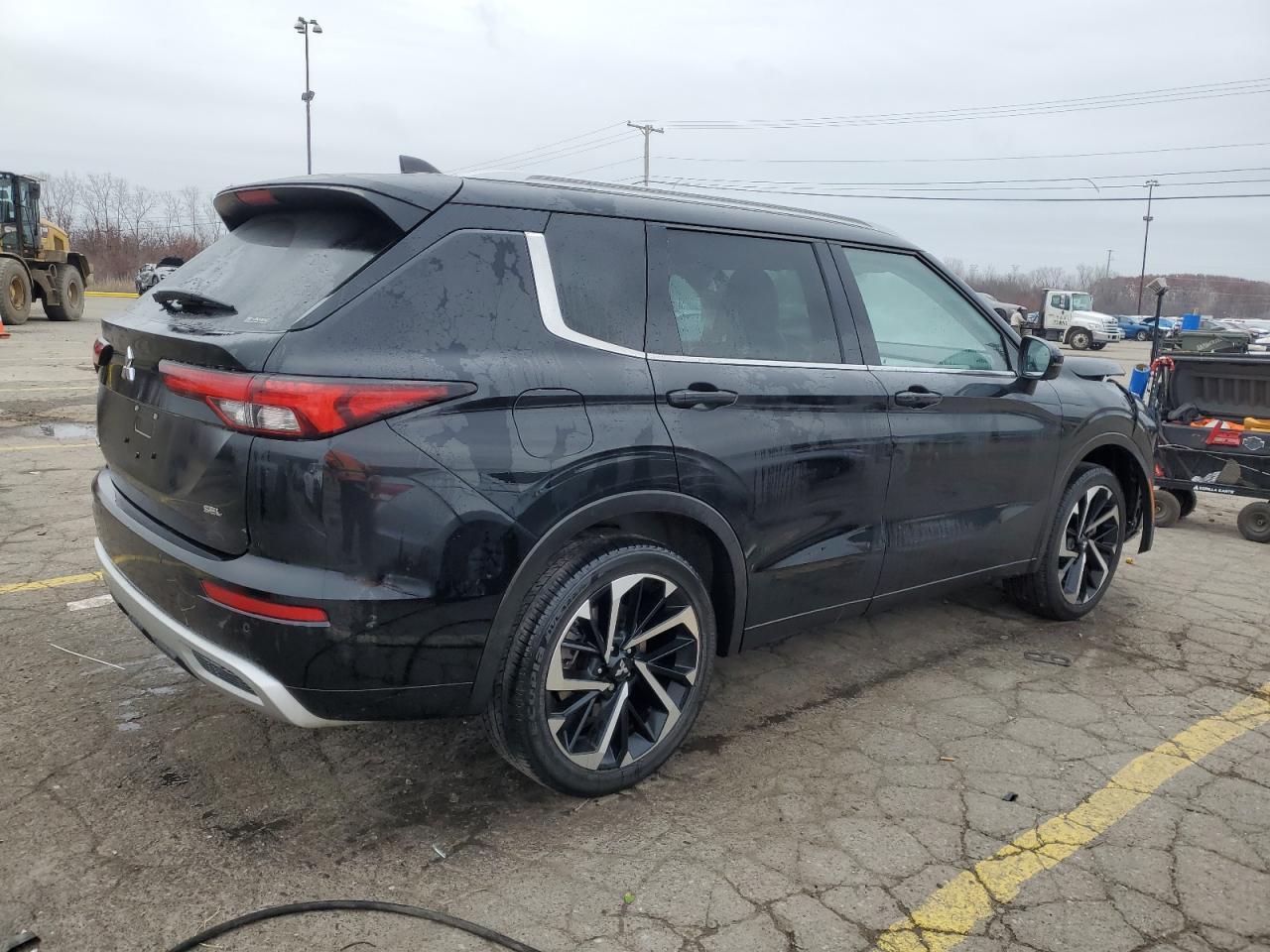 2023 Mitsubishi Outlander Sel - Фото 3