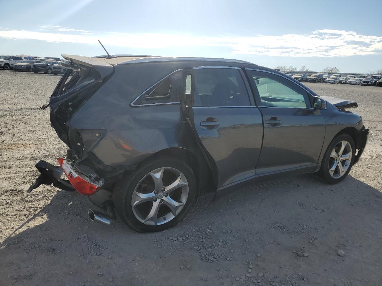 2011 Toyota Venza - Image 3