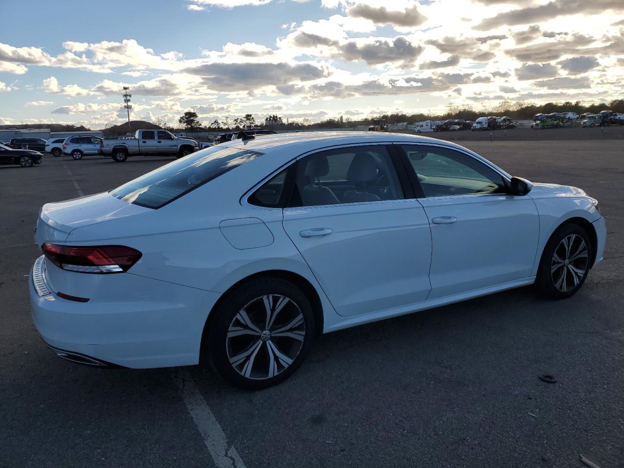 2022 Volkswagen Passat Se - Фото 3