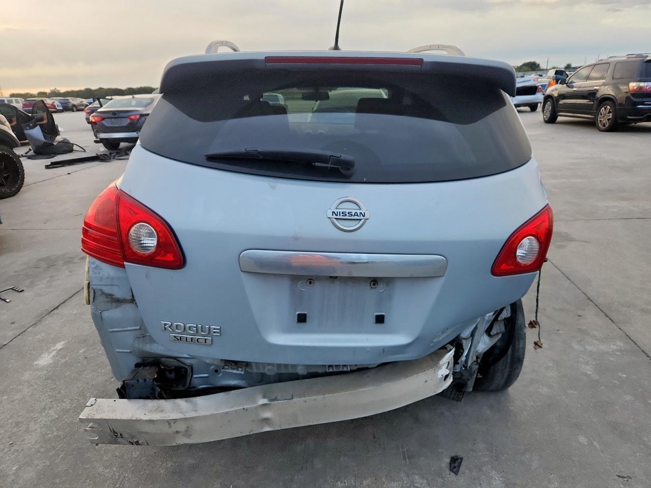 2015 Nissan Rogue Select S - Image 6