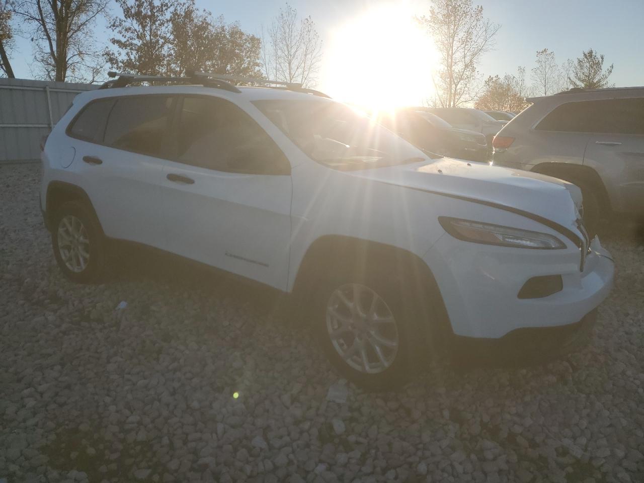 2016 Jeep Cherokee Sport - Фото 4