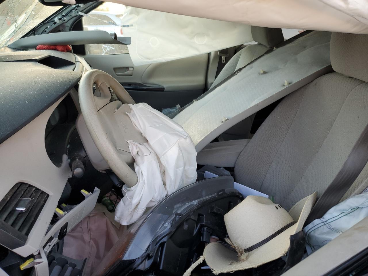 2014 Toyota Sienna Le - Image 7