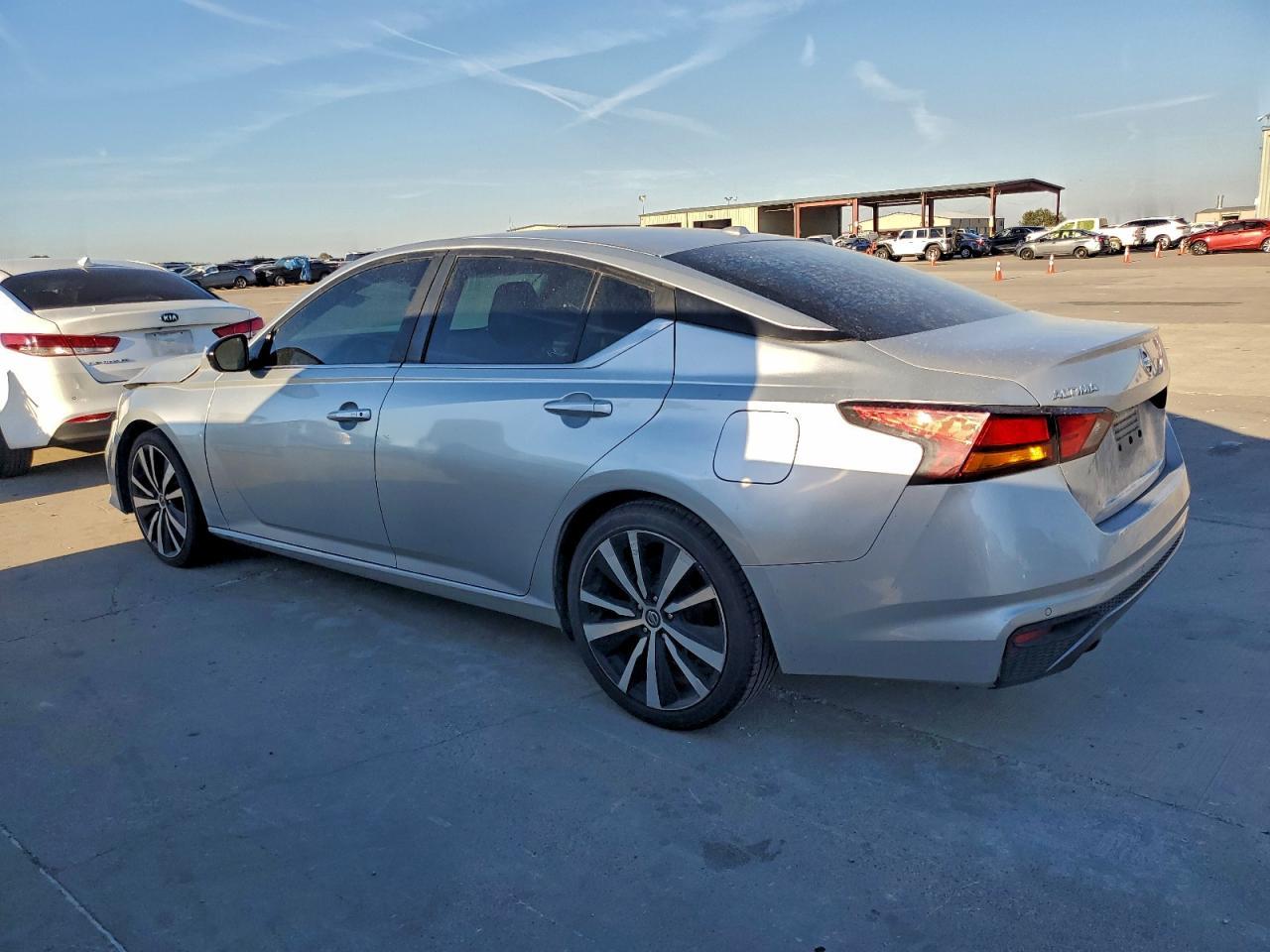 2020 Nissan Altima Sr - Image 2