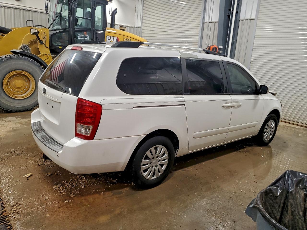 2011 Kia Sedona Lx - Image 3