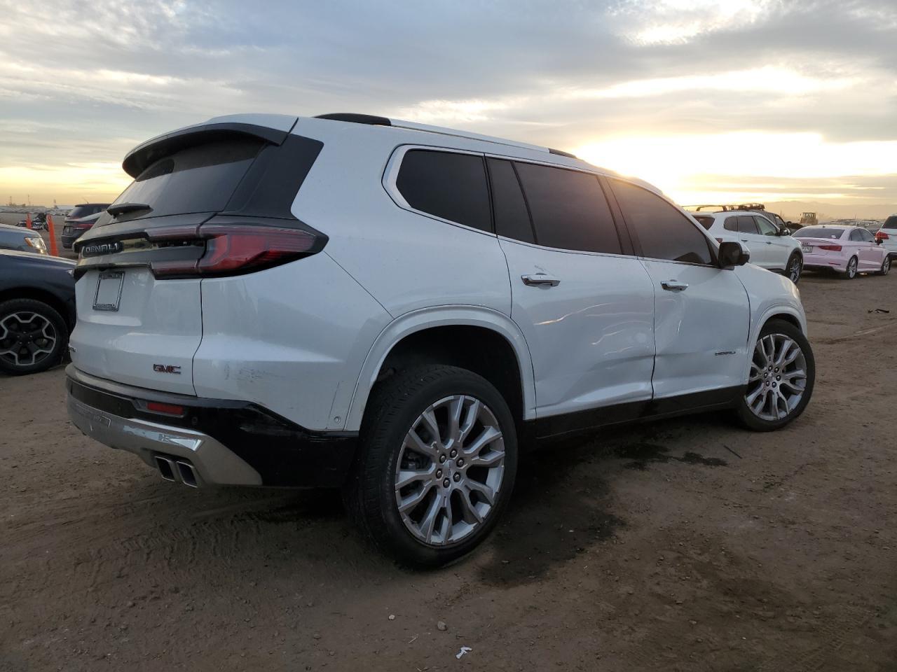 2025 GMC Acadia Denali - Фото 3