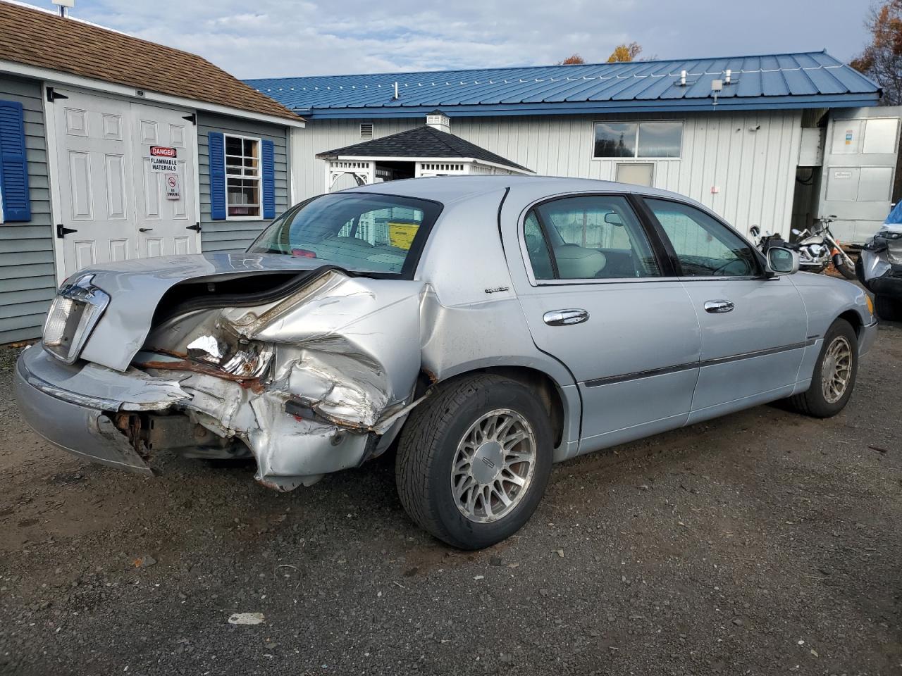2001 Lincoln Town Car Signature - Image 3