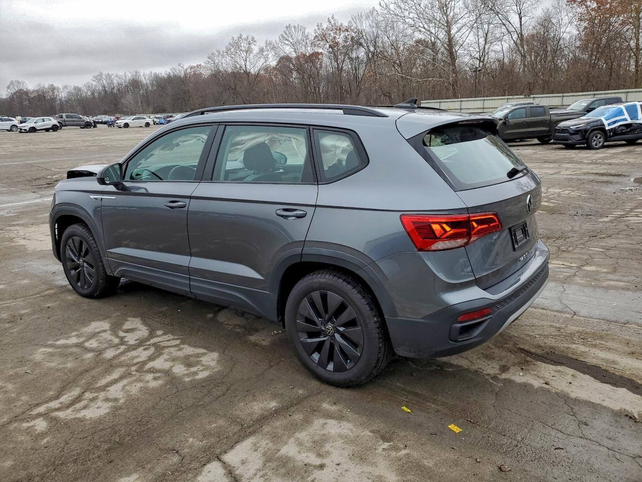 2022 Volkswagen Taos S - Фото 2