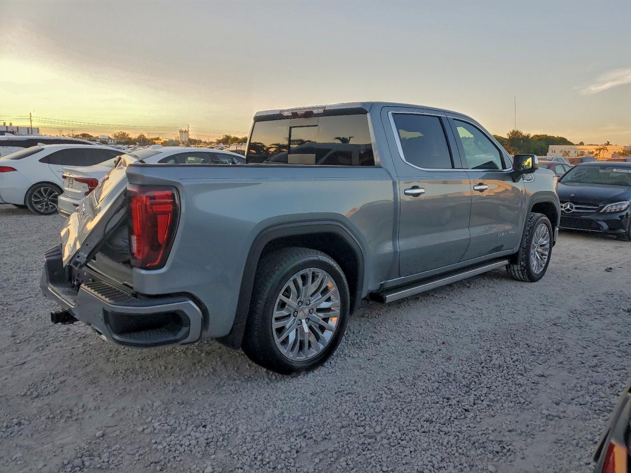 2024 GMC Sierra K1500 Denali - Фото 3