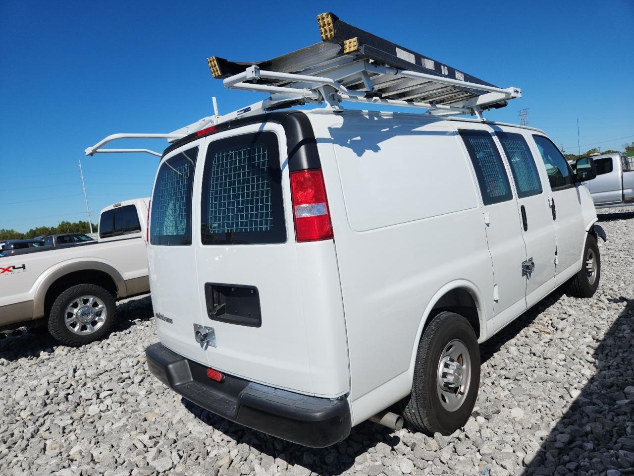 2025 Chevrolet Express G2500 - Фото 3
