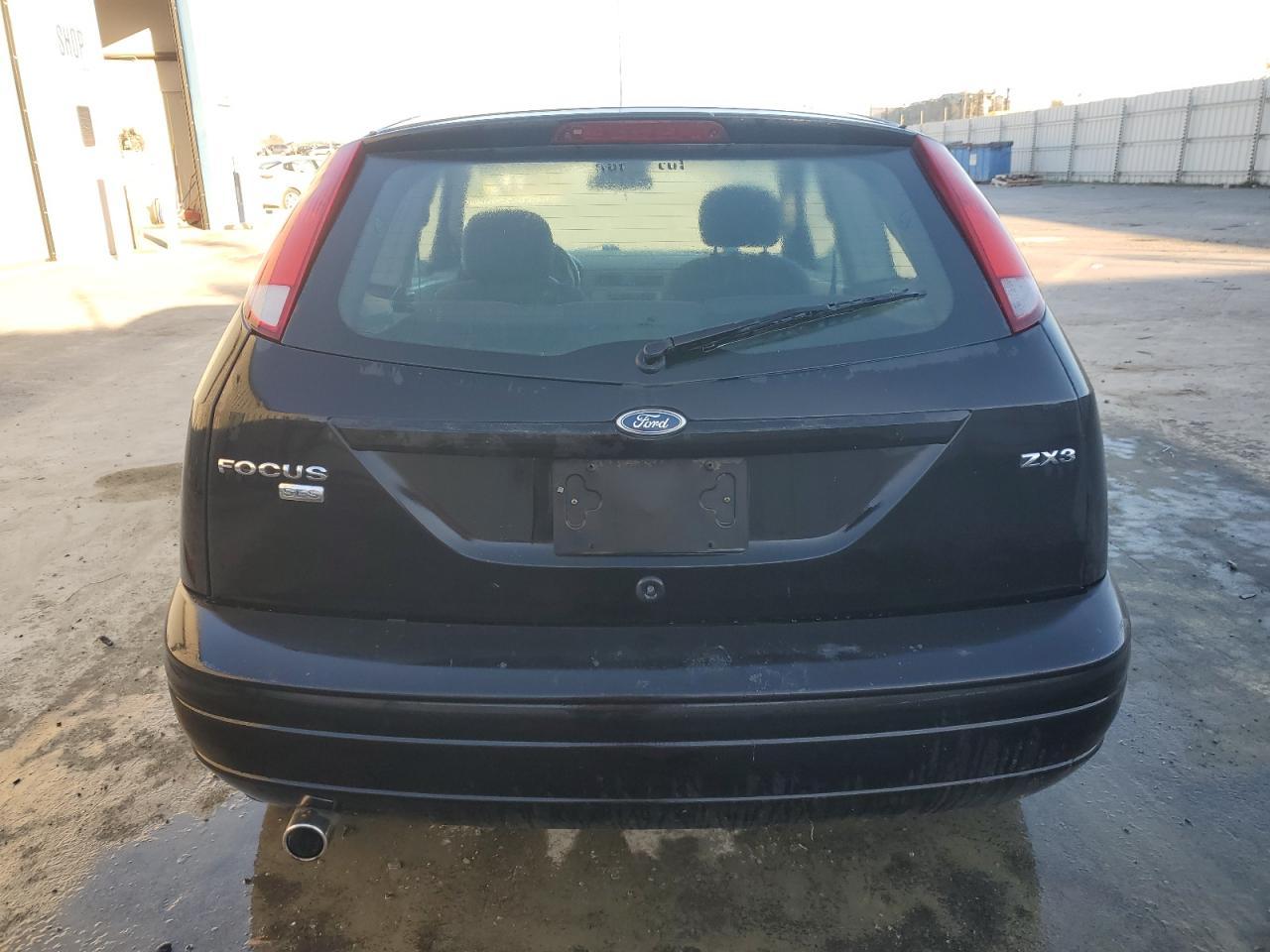 2005 Ford Focus Zx3 - Image 6