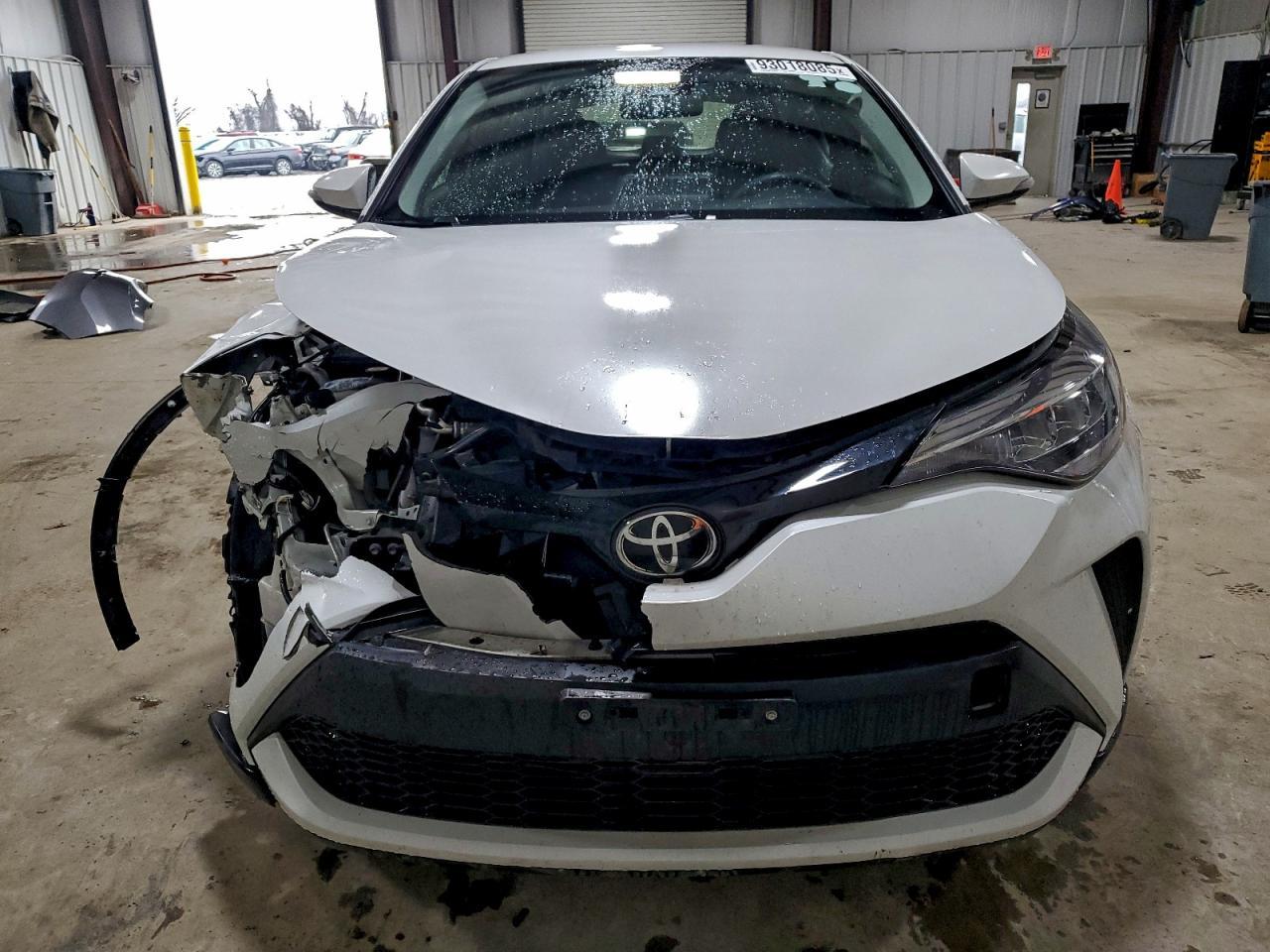 2022 Toyota C-Hr Xle - Image 5