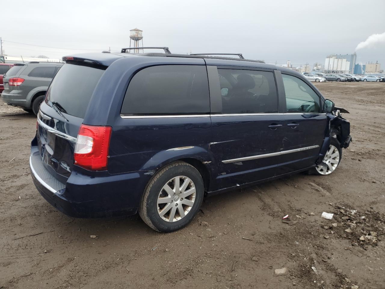 2016 Chrysler Town & Country Touring - Image 3