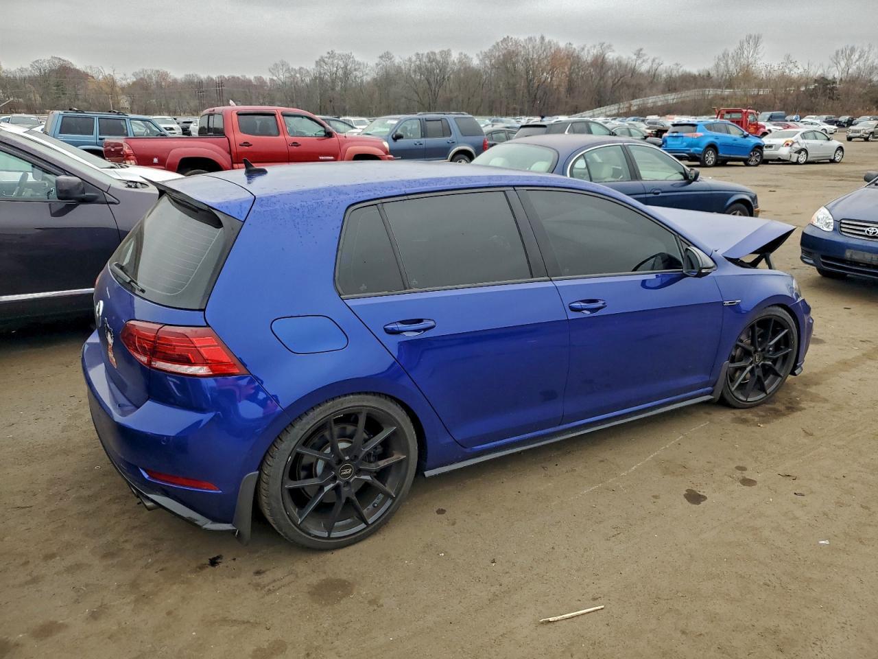 2019 Volkswagen Golf R - Image 3