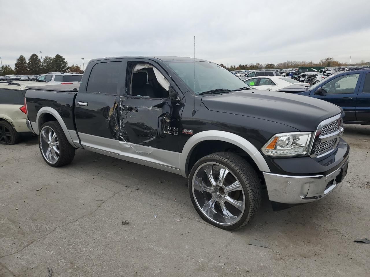 2015 Ram 1500 Laramie - Image 4
