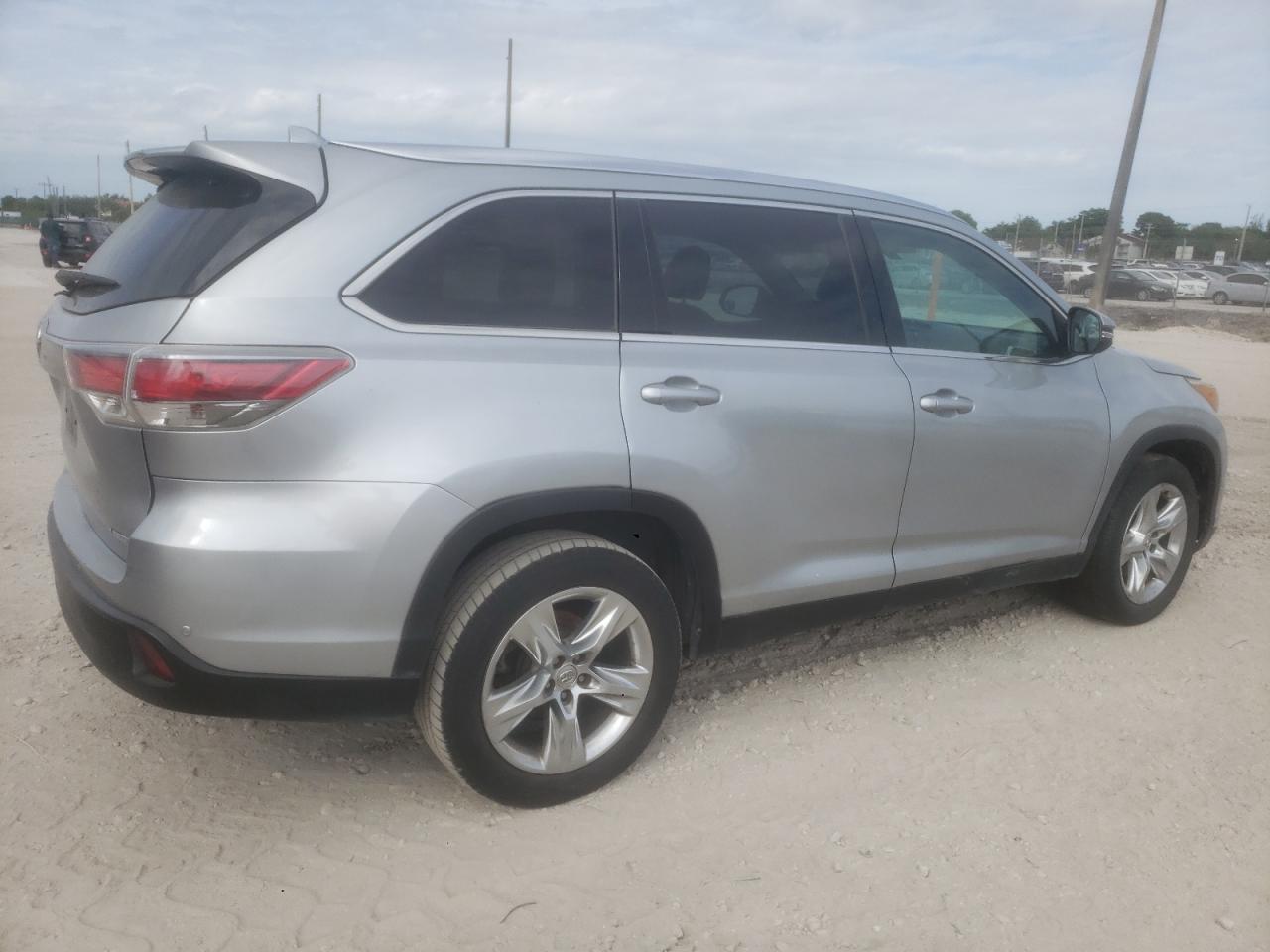 2015 Toyota Highlander Limited - Image 3