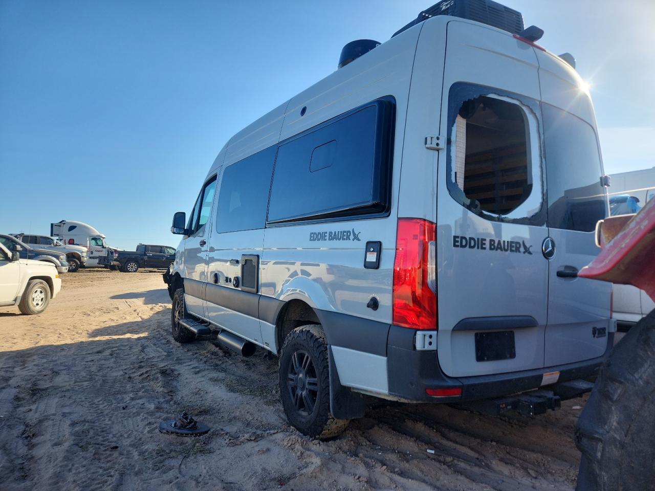 2025 Mercedes-Benz Sprinter Recreational Vehicle - Фото 2
