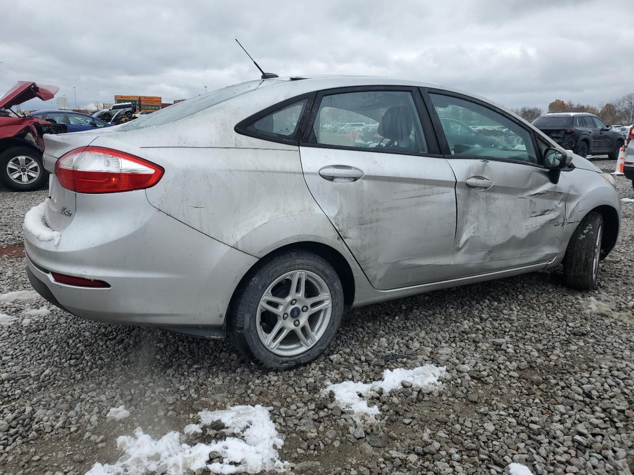 2017 Ford Fiesta Se - Фото 3