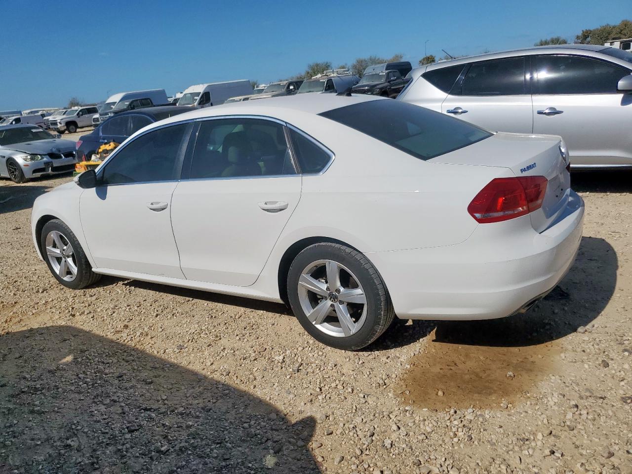 2012 Volkswagen Passat Se - Фото 2
