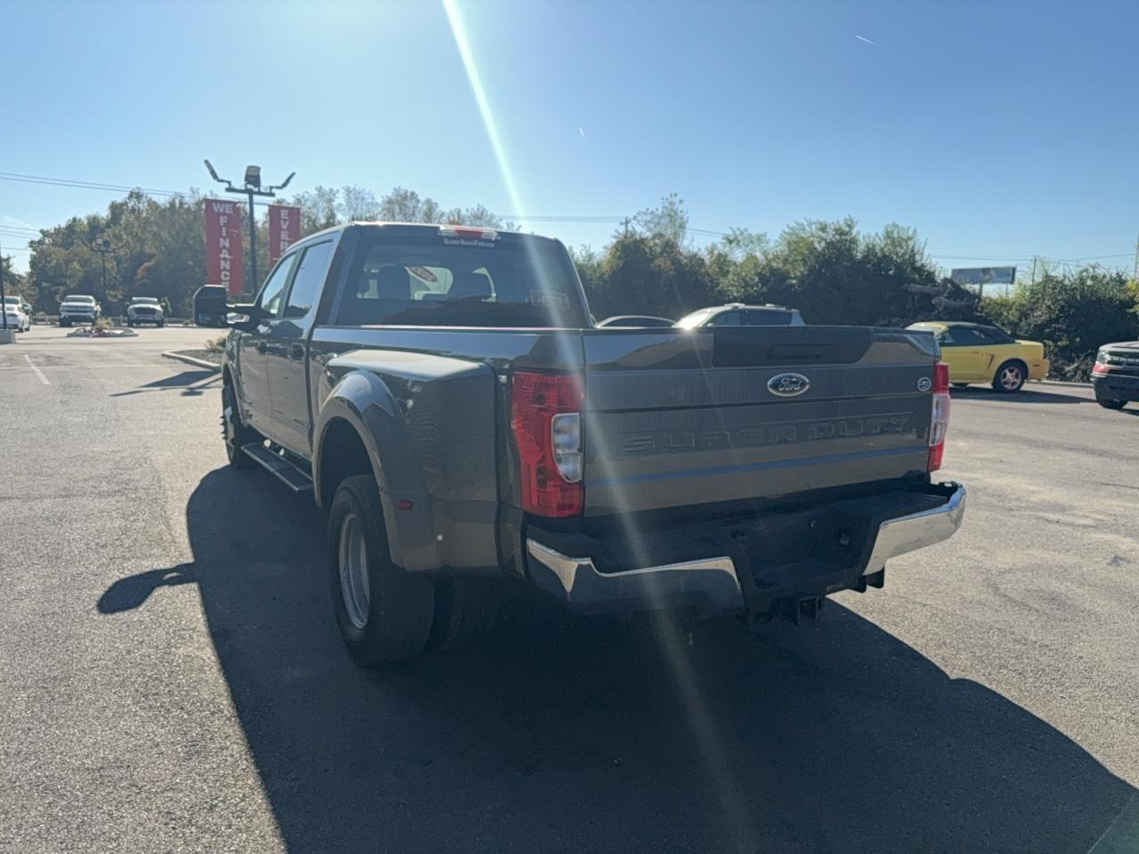 2022 Ford F350 Super Duty - Фото 3