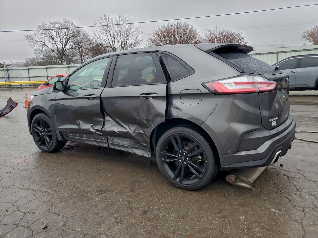 2019 Ford Edge St - Image 2