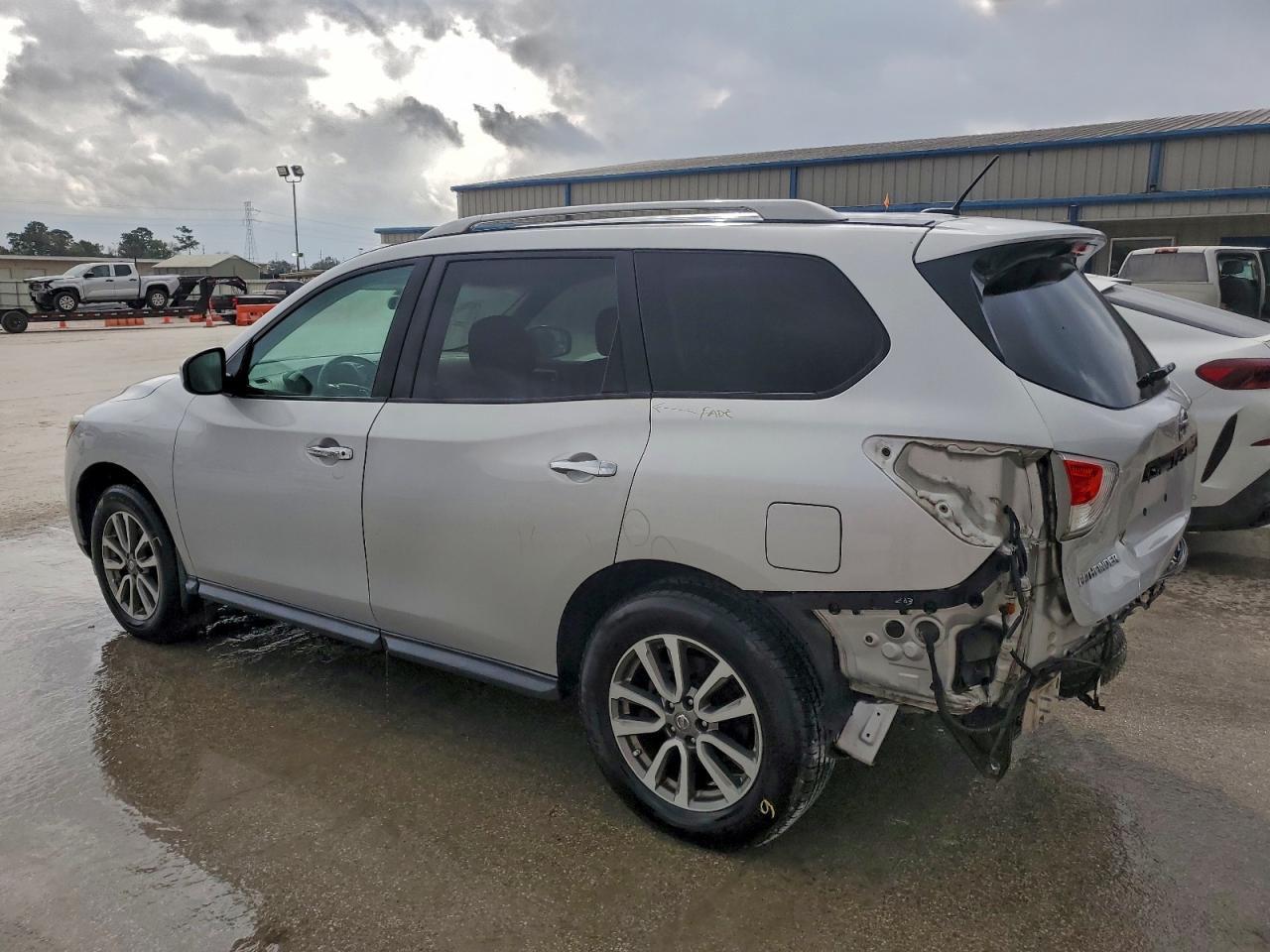 2013 Nissan Pathfinder S - Фото 2