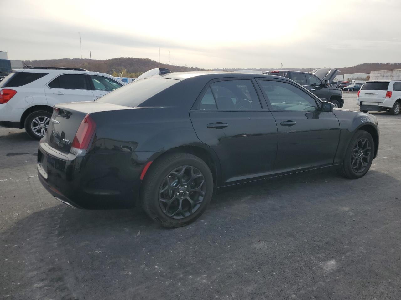 2019 Chrysler 300 S - Image 3