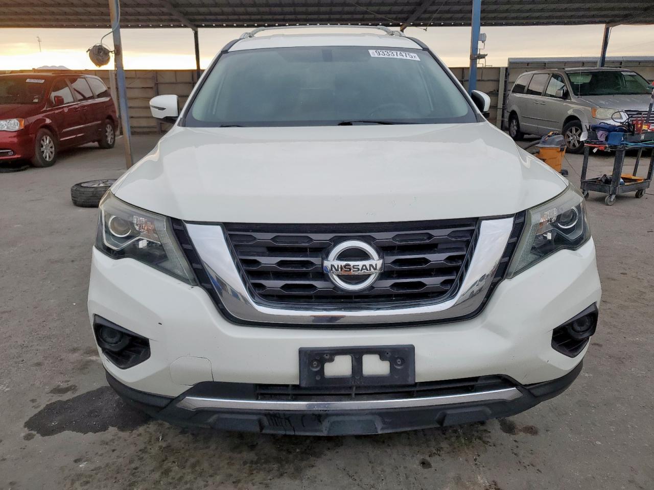 2018 Nissan Pathfinder S - Image 5