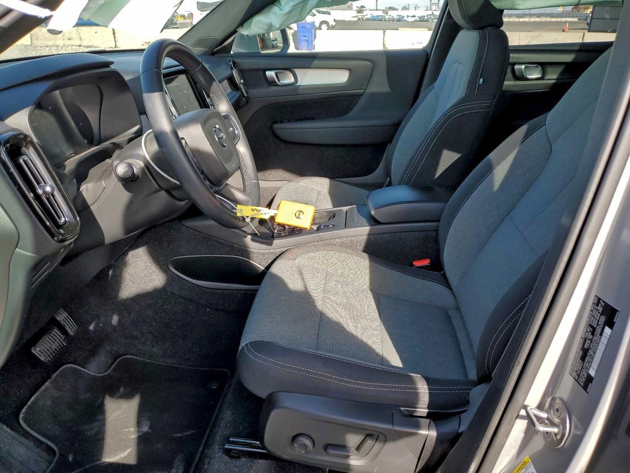 2025 Volvo Xc40 Core - Фото 7