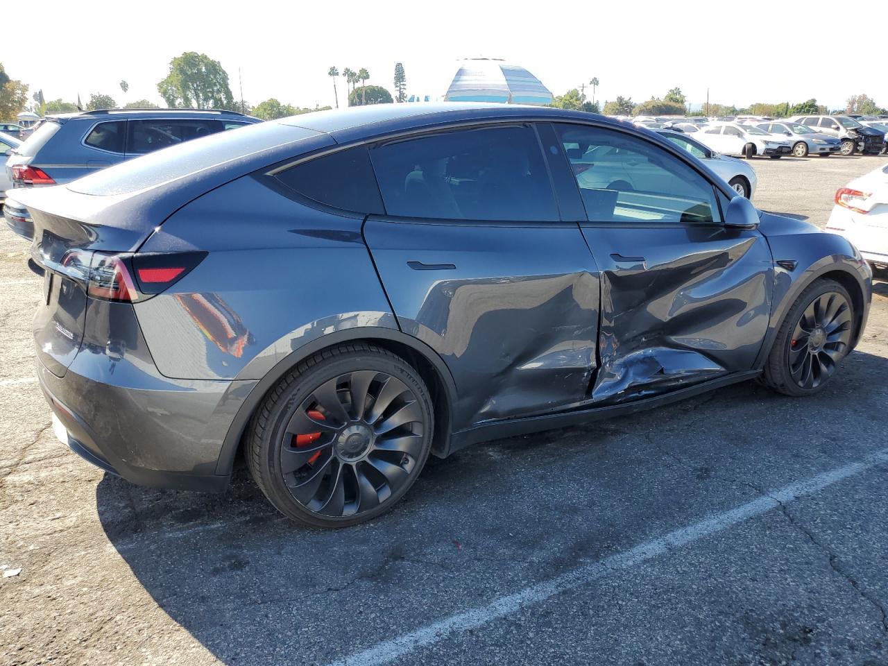 2023 Tesla Model Y - Фото 3