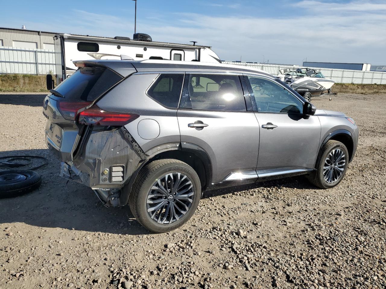 2024 Nissan Rogue Platinum - Image 3