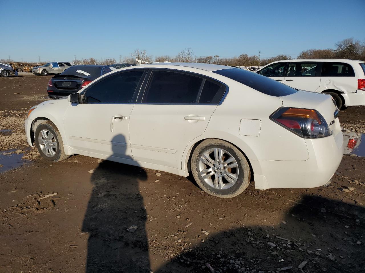 2010 Niss Altima S - Image 2