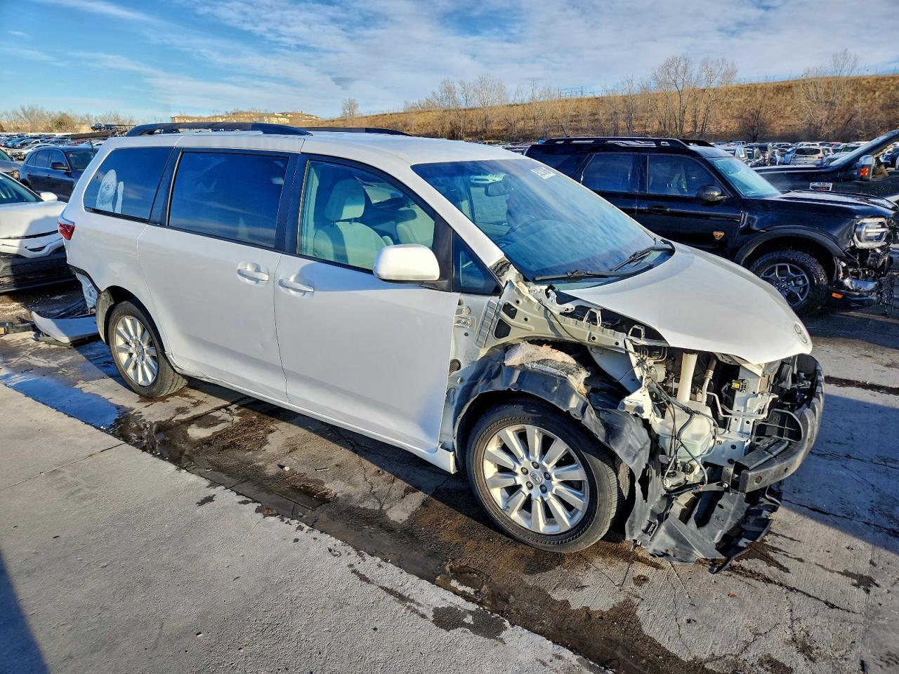 2015 Toyota Sienna Le - Image 4