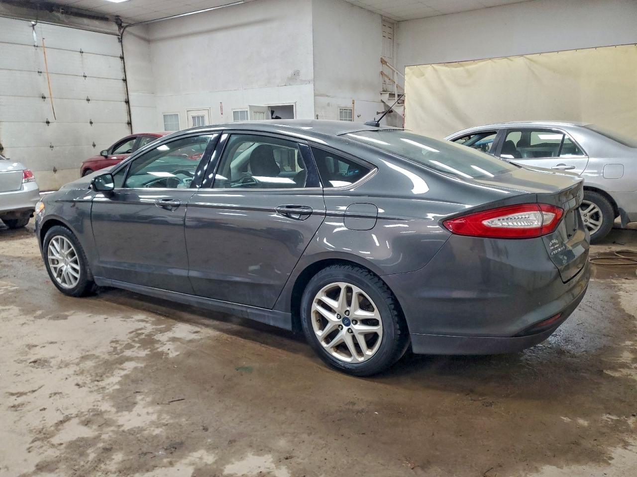 2016 Ford Fusion Se - Image 2