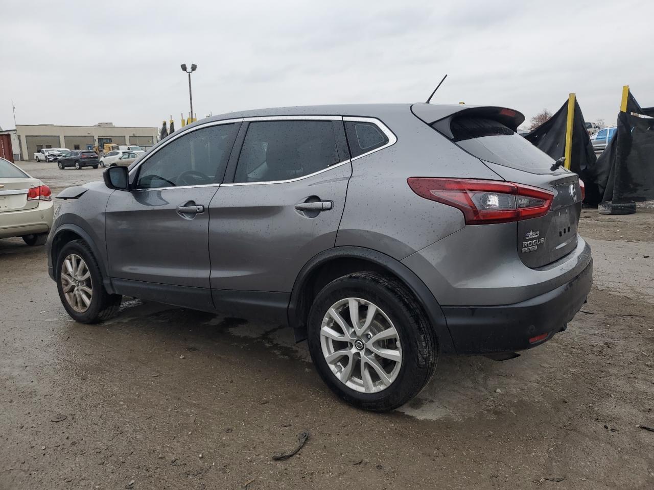 2021 Nissan Rogue Sport S - Фото 2