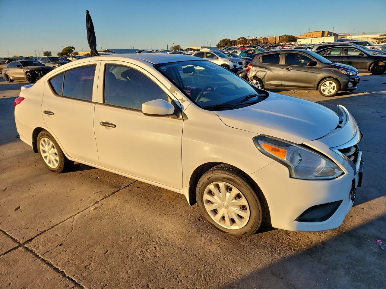 2017 Nissan Versa S - Фото 4